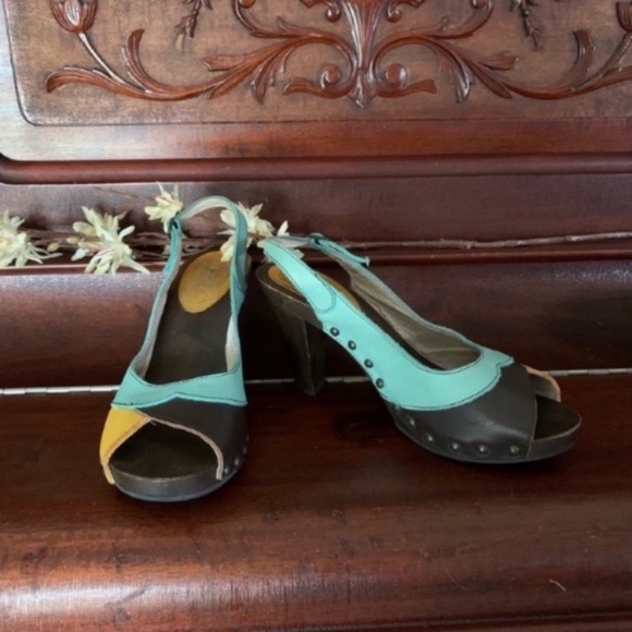 Retro Delight Jeffrey Campbell Studded Slingbacks - Picture 15 of 16